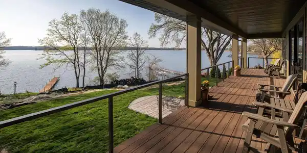 1711 Shoreline