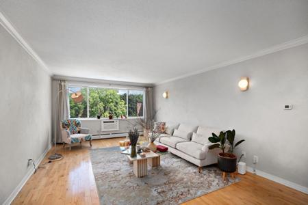 2700 W 44th Street