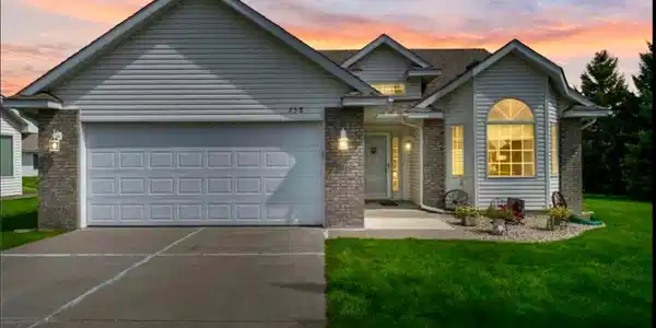 258 25th Lane SE