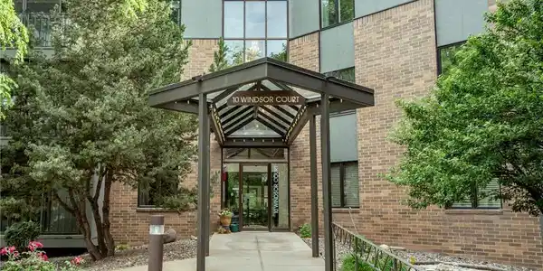 10 Windsor Court