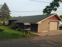 737 Woodland SE