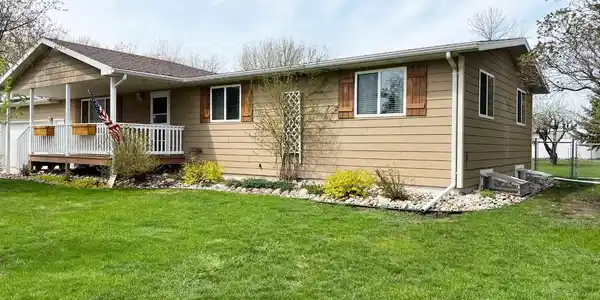 196 Hillcrest