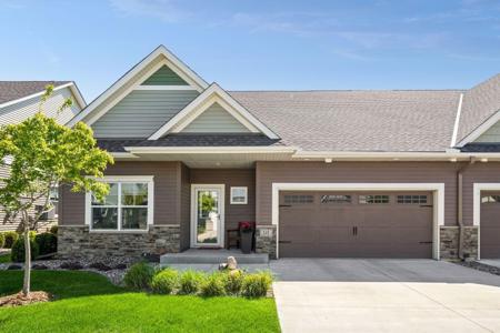 121 Vista Way