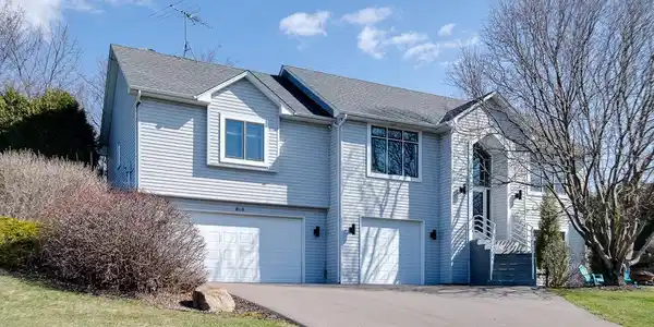 810 E Cove Lane
