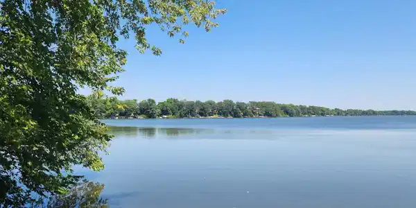 508 SW Shore Drive
