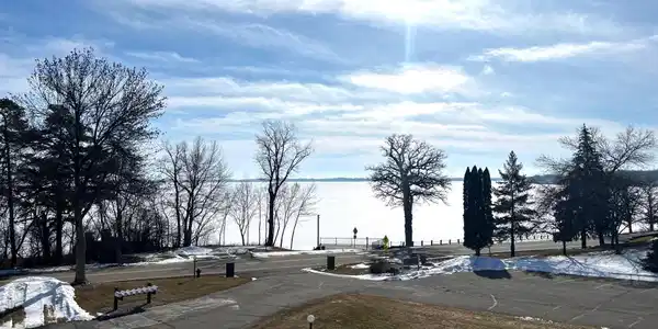 7595 Shore