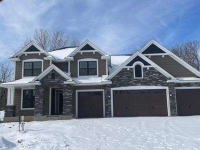 1872 Royal Boulevard N