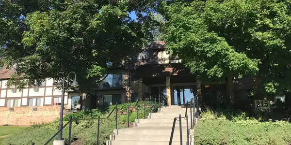 215 Barry Avenue S