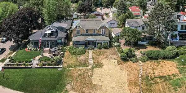 262 Lake Street