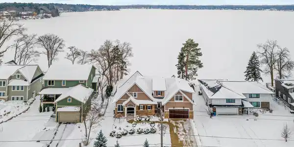 800 County Road I W
