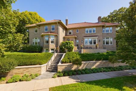 2119 E Lake Of The Isles Parkway