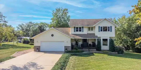 5581 Eastview