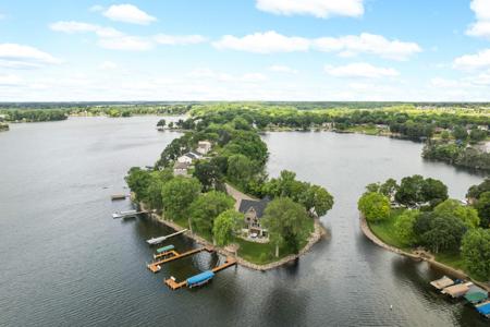 3877 Island View Circle NW