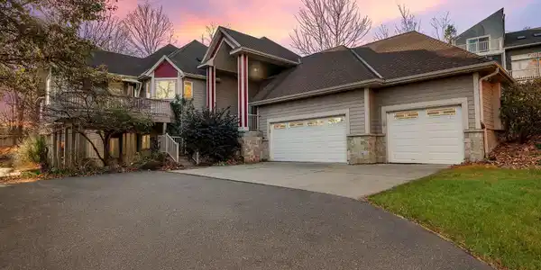 4475 Forest Lake Landing