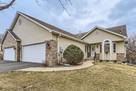 4450 Lakeshore