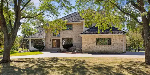 3 Hill Farm Circle