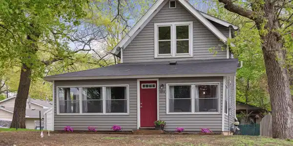 2212 Belmont