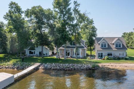 1389 Hillview Forest