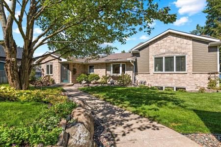 3477 Interlachen NE