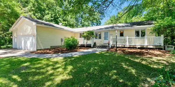 2021 Glenwood Drive NE