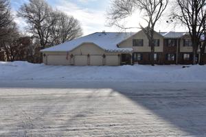 2622 Lake Court