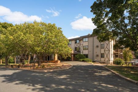 1304 W Medicine Lake Drive