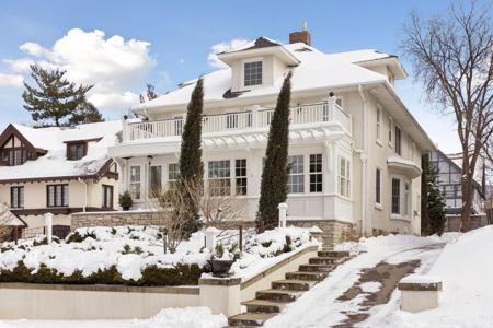 2735 E Lake Of The Isles Parkway