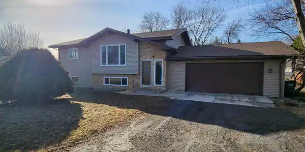 605 26th NE