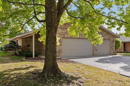 260 Inland Lane N