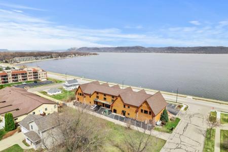 1301 N Lakeshore Dr