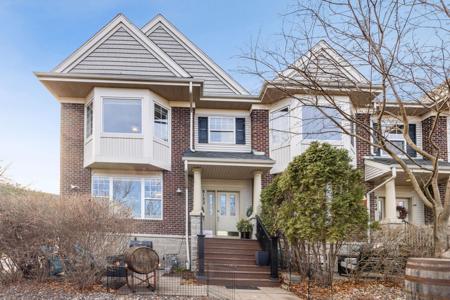 8122 Golden Valley