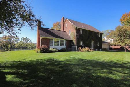 1329 Oakwood