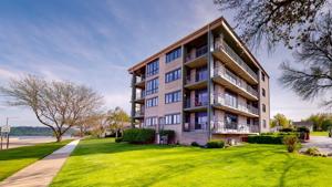 700 Lakeshore