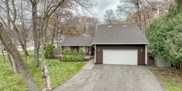 6074 Ridgewood