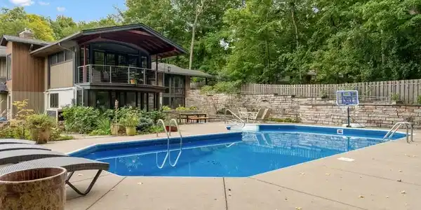 6726 Iris Road