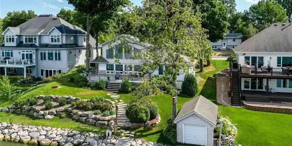1932 Shorewood Lane