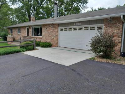 1308 Ridgeview NE