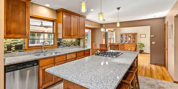2916 Silver Lake Court NE