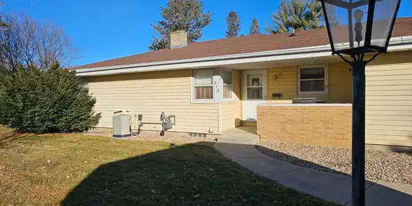 813 Des Moines