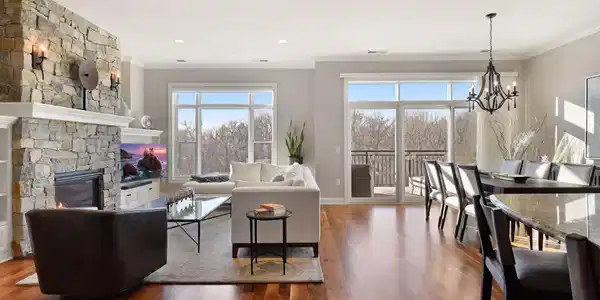 935 Lake E
