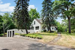 739 10th NW