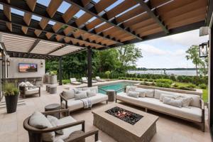 1044 Lake E