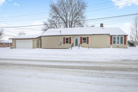 113 Barracuda Avenue NE