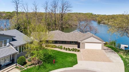 4033 Silver Lake Terrace NE