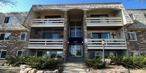 4407 Wilshire