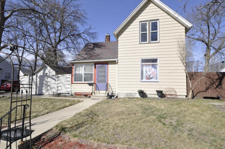 719 3rd SE