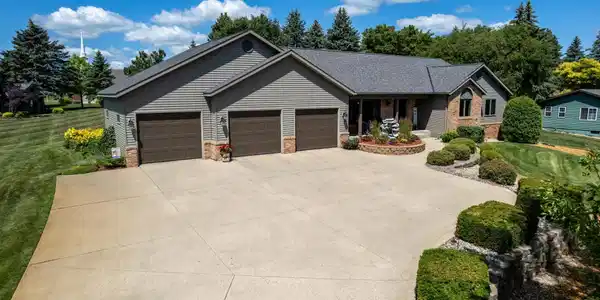 2608 Fairway NE