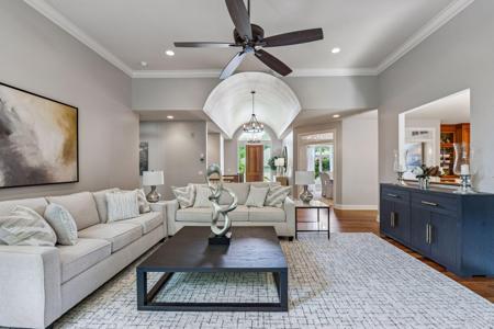 8950 Mariabo Circle