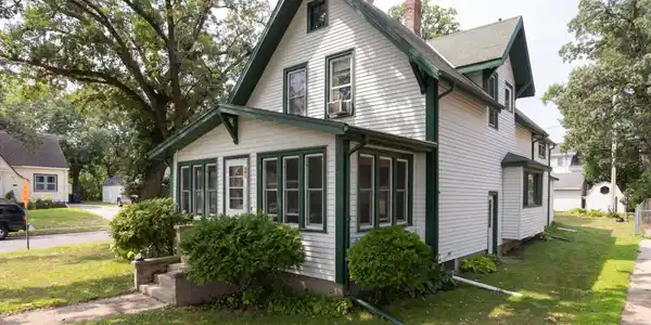 401 Lakeside