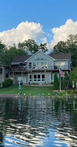 1132 Bay Drive SE